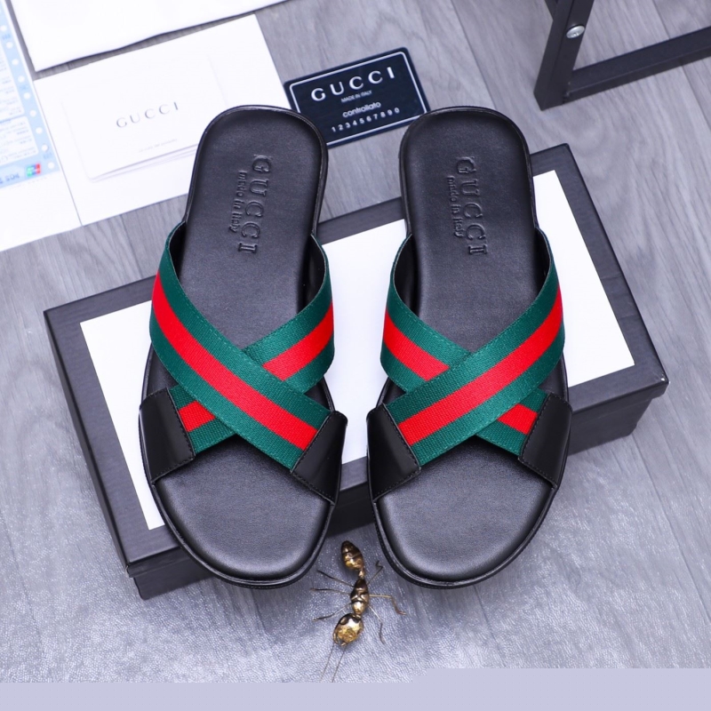 G*u*i slippers